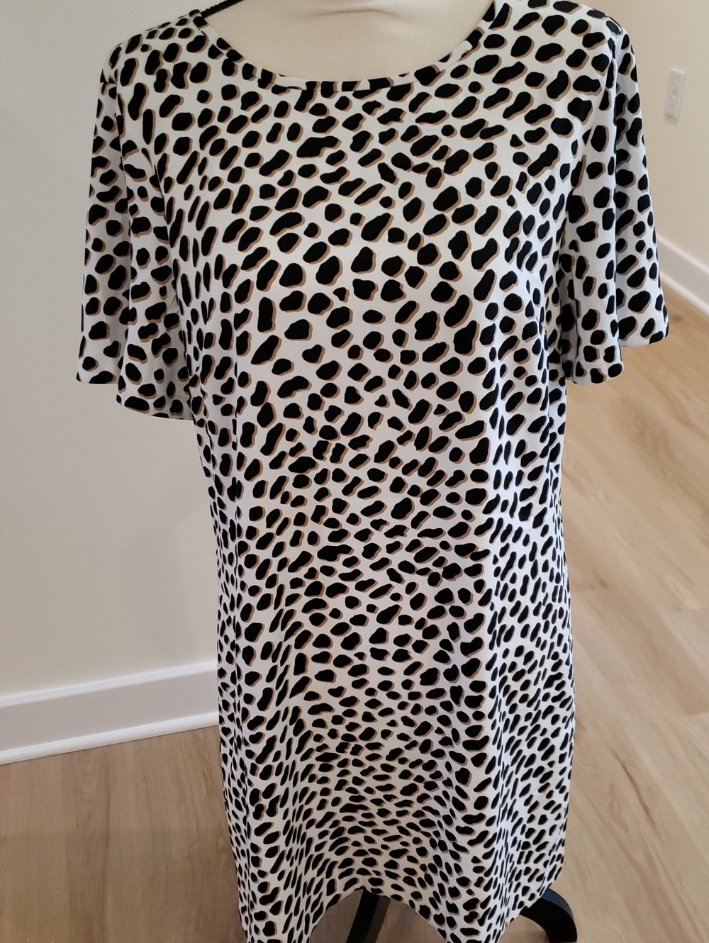 Ann Taylor Leopard Print Taupe & Black On White